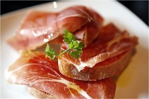 Jamón con tomate